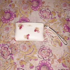 NWT 💯 Authentic Coach Wristlet